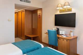 Отель Ramada Parc Hotel Бухарест Номер бизнес-класса с 2 отдельными кроватями и доступом в спа-центр-1