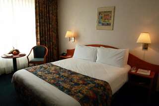 Отель Ramada Parc Hotel Бухарест Улучшенный номер с 1 кроватью размера «queen-size»-3
